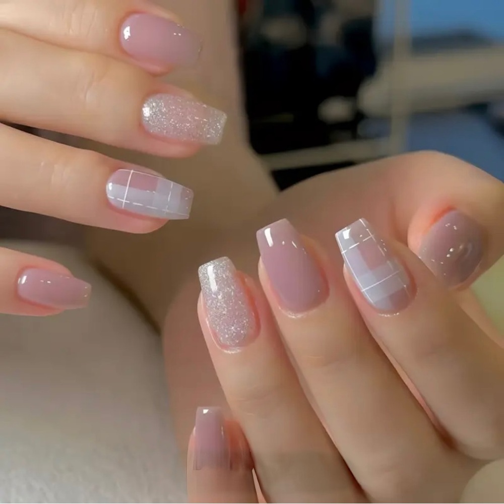 Glitter Plaid Accent Press-On Nails – Chic Pink & Glitter Set